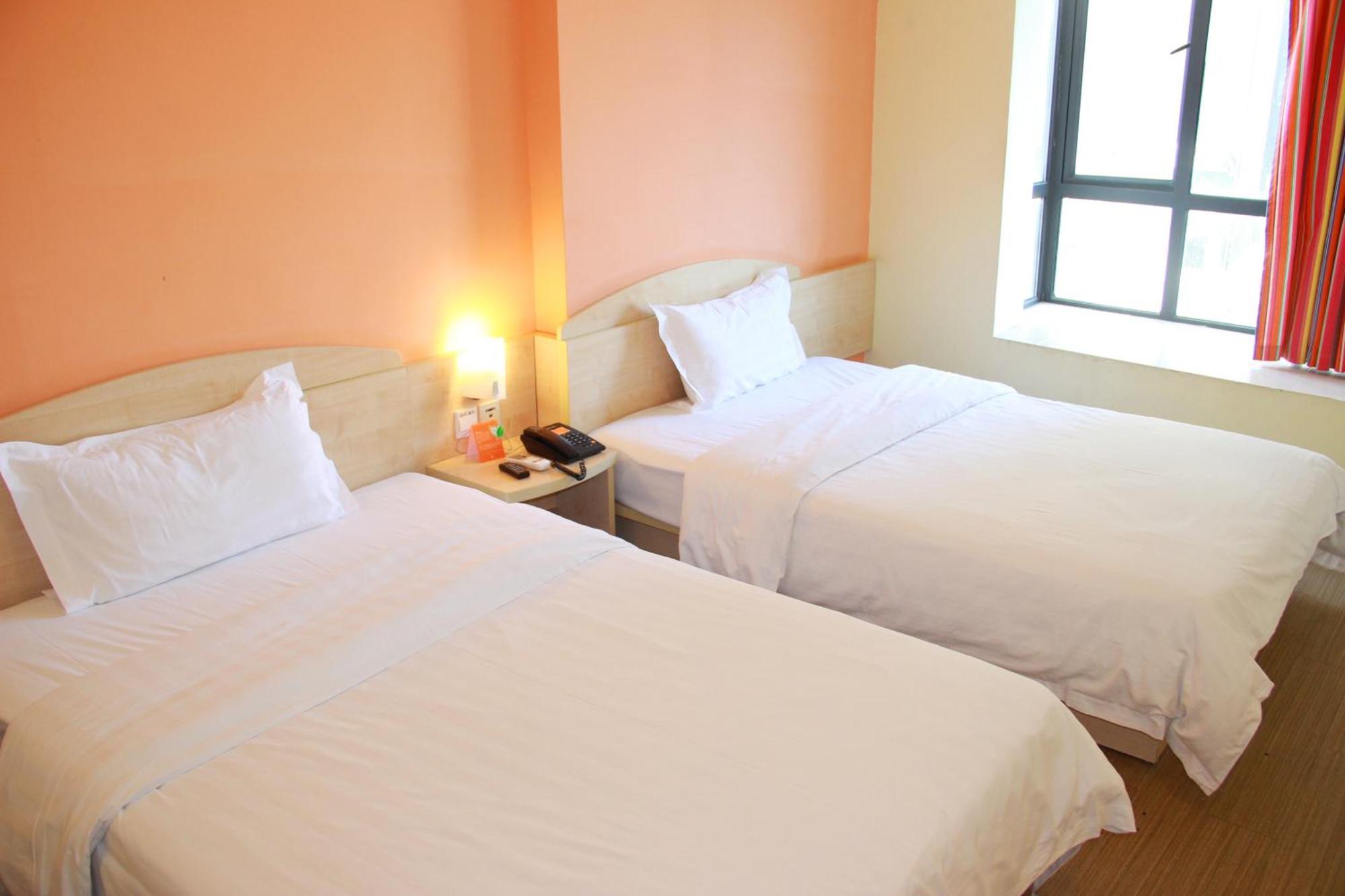 7Days Inn Guangzhou South Railway Station Huijiang Subway Station Exteriör bild
