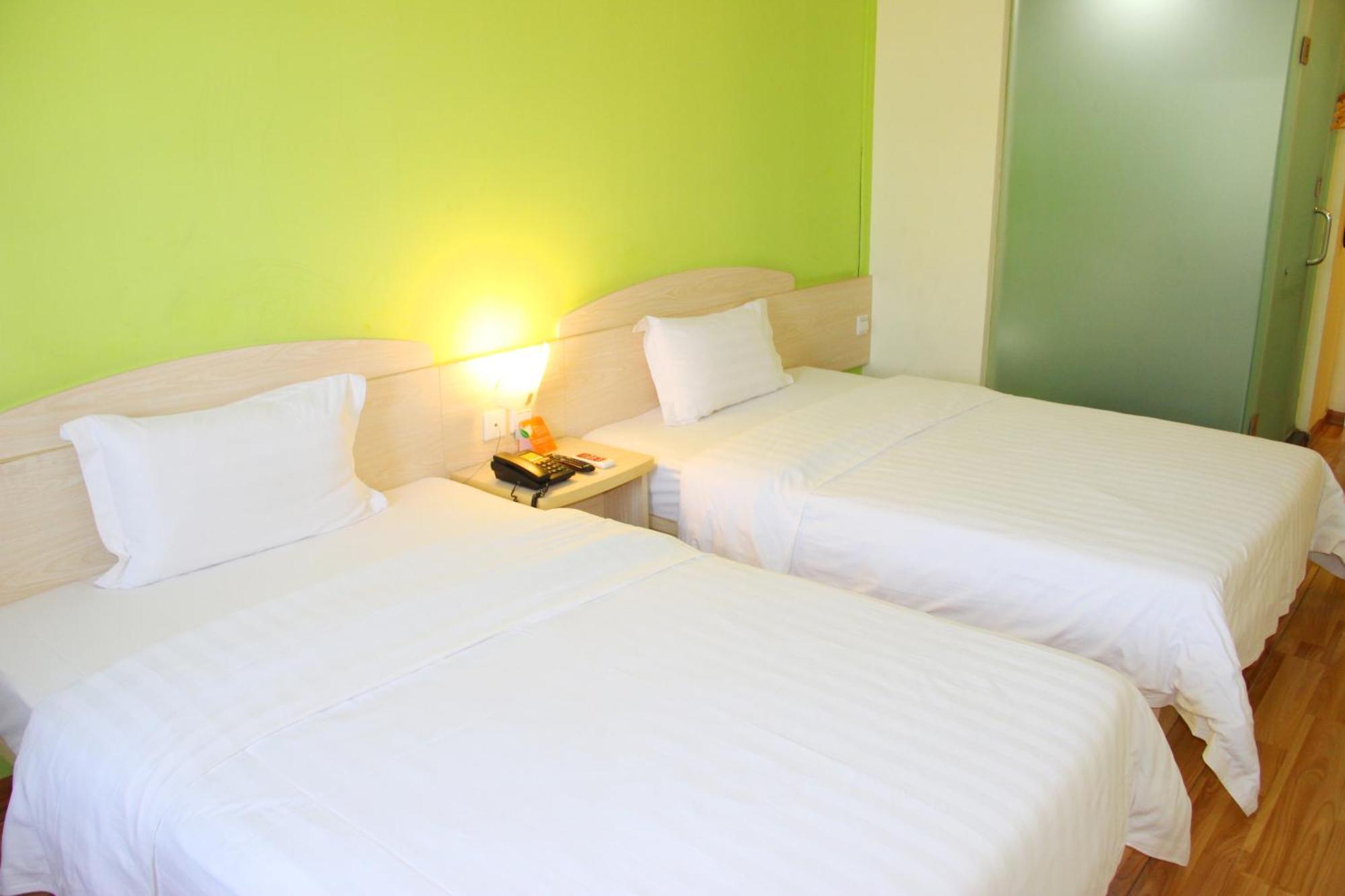 7Days Inn Guangzhou South Railway Station Huijiang Subway Station Exteriör bild
