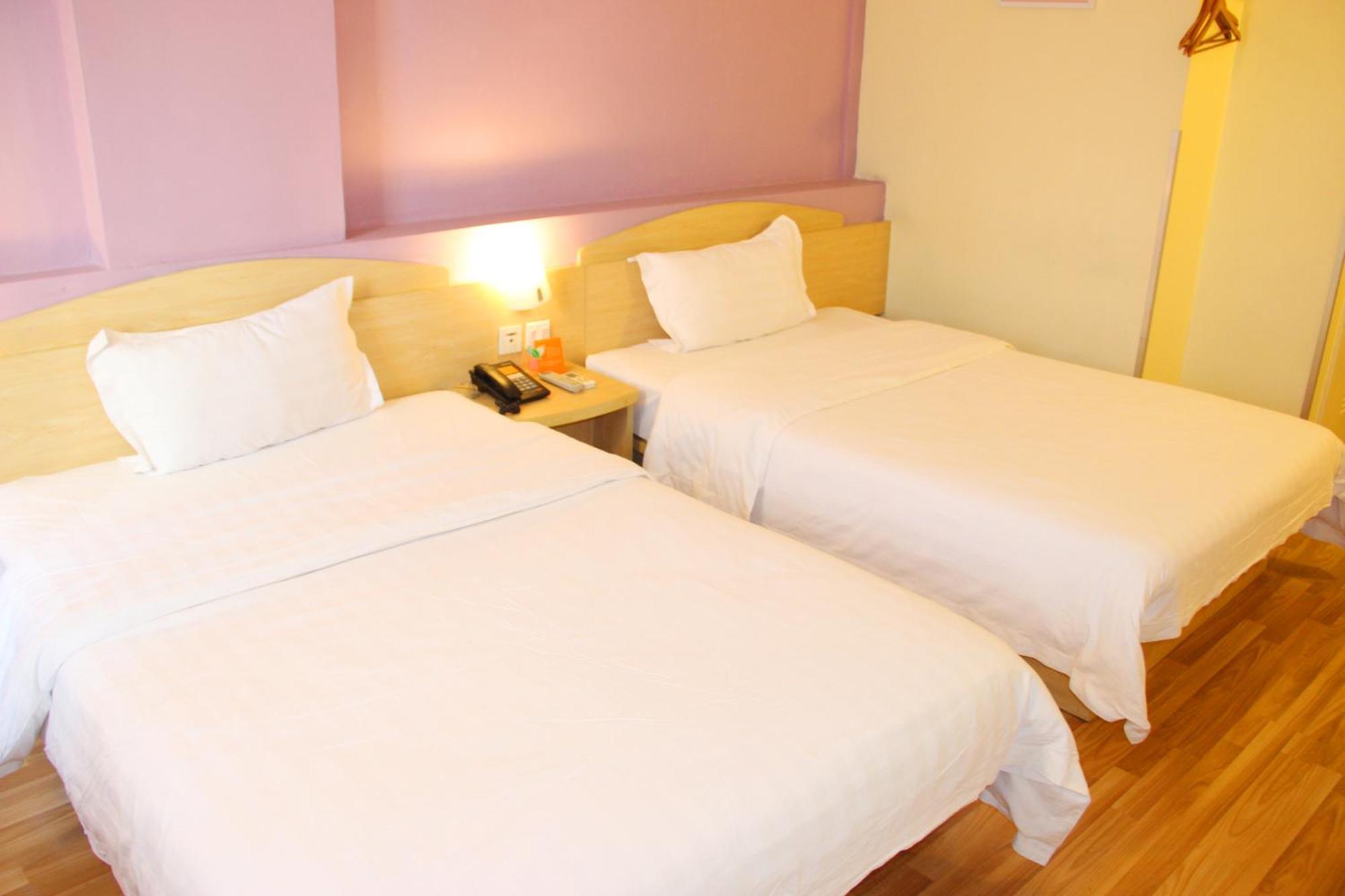 7Days Inn Guangzhou South Railway Station Huijiang Subway Station Exteriör bild