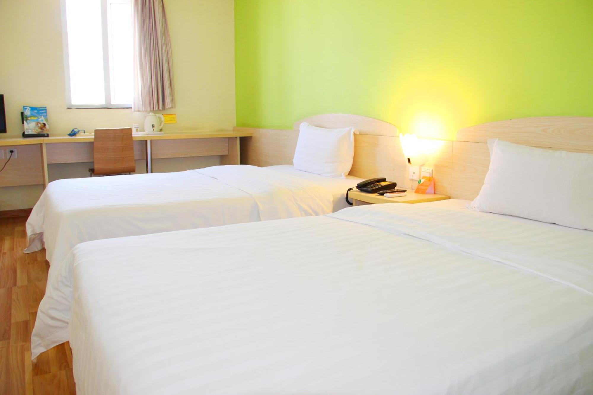 7Days Inn Guangzhou South Railway Station Huijiang Subway Station Exteriör bild