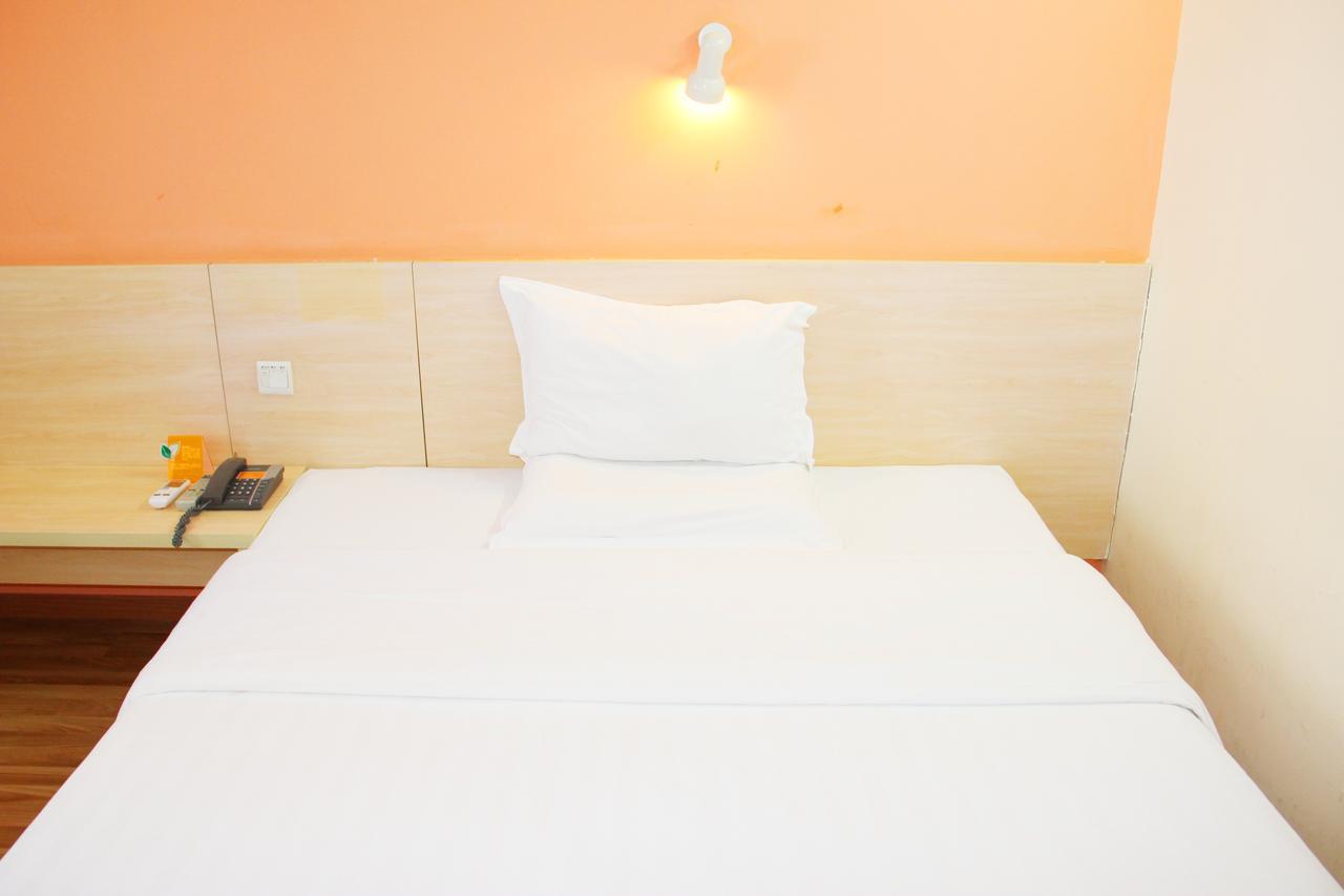 7Days Inn Guangzhou South Railway Station Huijiang Subway Station Exteriör bild